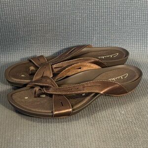 Clarks Artisan Women’s‎ Bronze Comforter Sandals Size 8.5